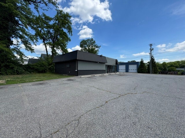 More Photos Of 501 W 4th St, Salem Fast Food For Lease