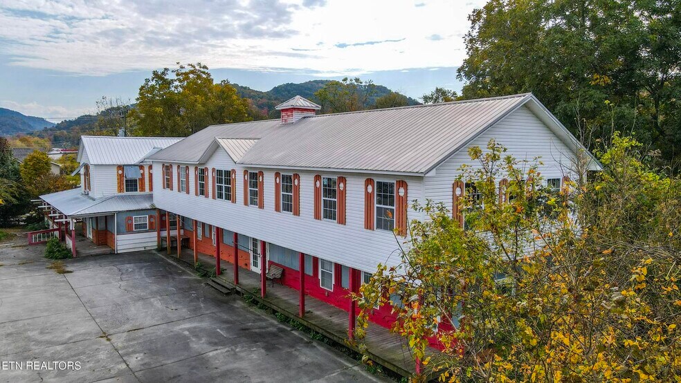 More Photos Of 390 Cherohala Skwy, Tellico Plains General Retail For Sale