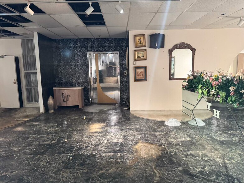 More Photos Of 3449-3453 W Peterson Ave, Chicago Storefront For Sale