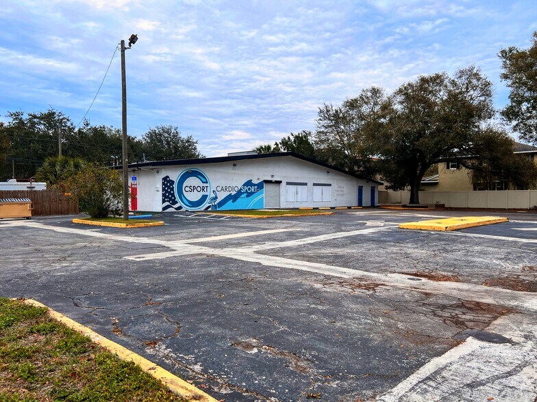 More Photos Of 4059 5th Ave N, Saint Petersburg Convenience Store For Lease