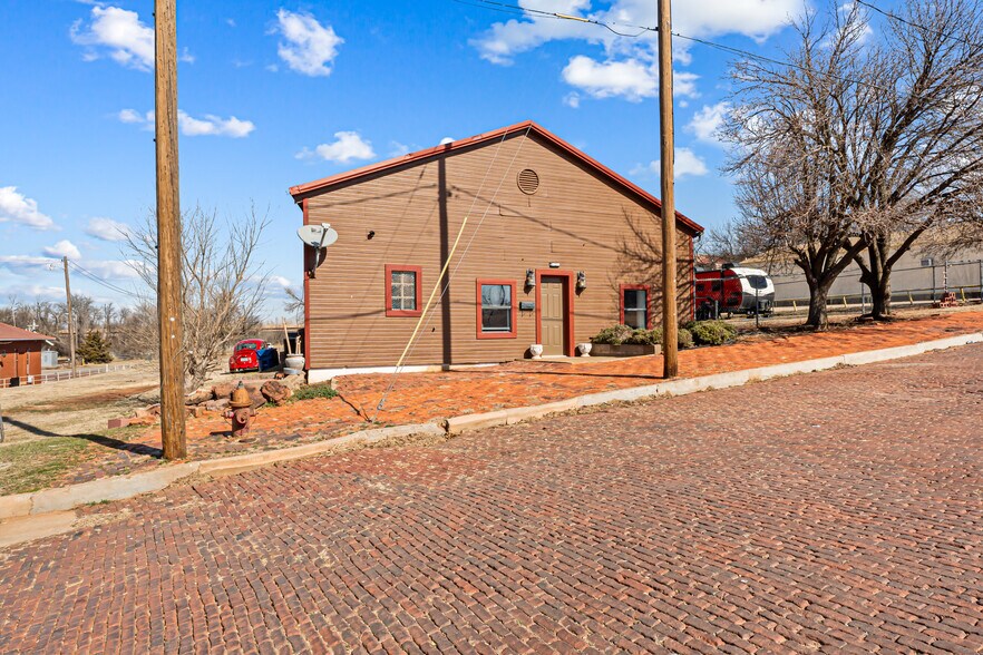 More Photos Of 410 W Harrison Ave, Guthrie Freestanding For Sale