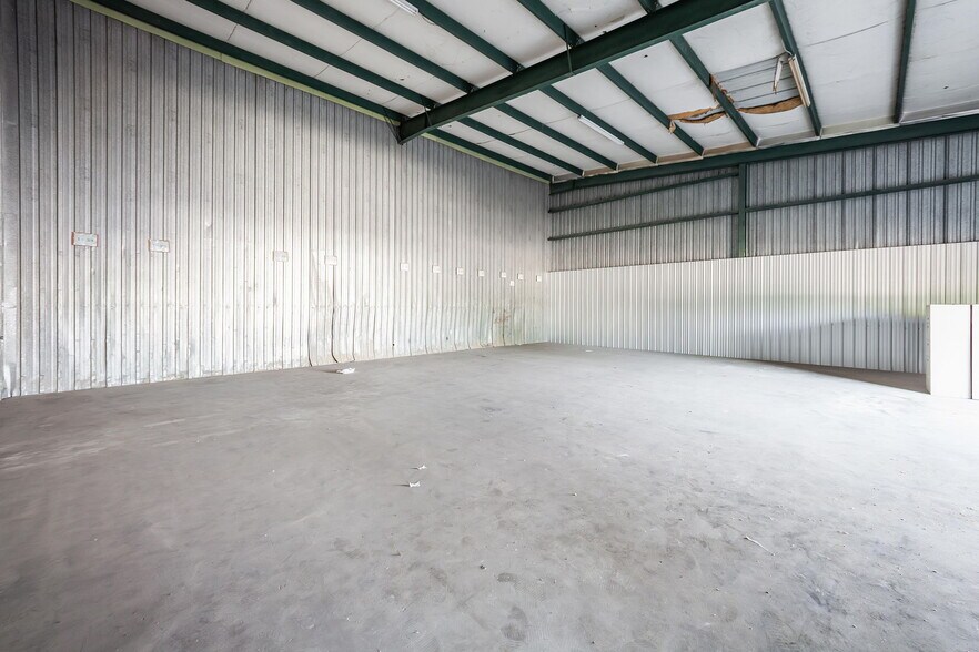 More Photos Of 123-139 Ragland Rd, Jackson Warehouse For Lease