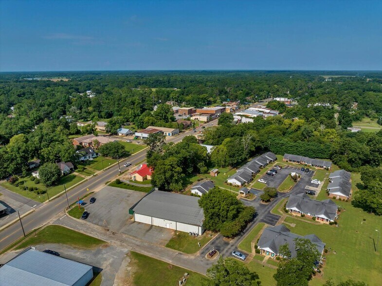 More Photos Of 19276 Hartford St, Edison Freestanding For Sale