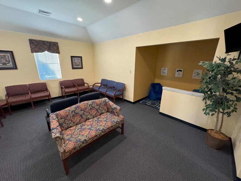 More Photos Of 1233 Macon View Dr, Cordova Medical For Lease