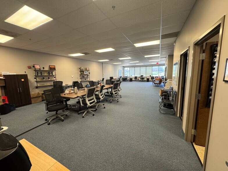 More Photos Of 7580 Northcliff Ave, Brooklyn Office For Lease