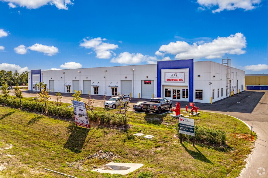 More Photos Of 16996 Domestic Ave, Fort Myers Flex For Lease