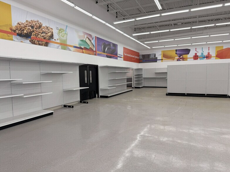 More Photos Of 2614 Bridge Ave, Albert Lea Freestanding For Lease