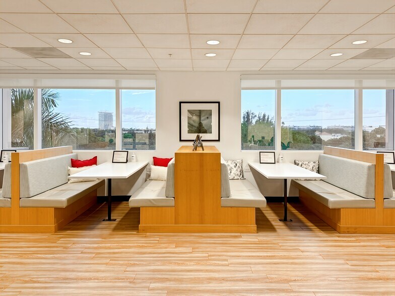 More Photos Of 1560 Sawgrass Corporate Pkwy, Sunrise Coworking Space
