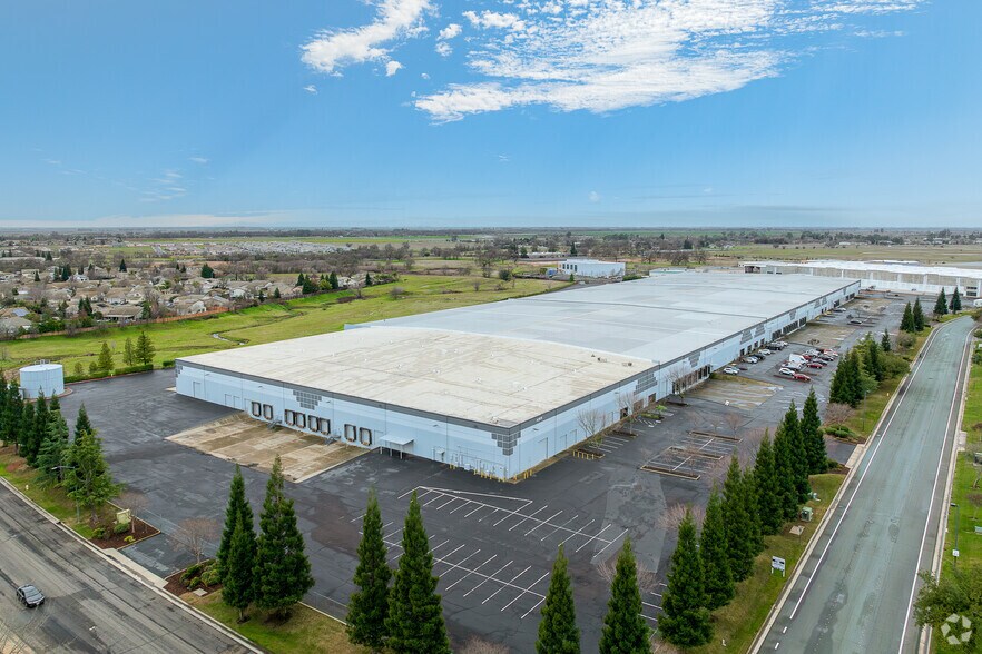 More Photos Of 3071 Venture Dr, Lincoln Warehouse For Lease