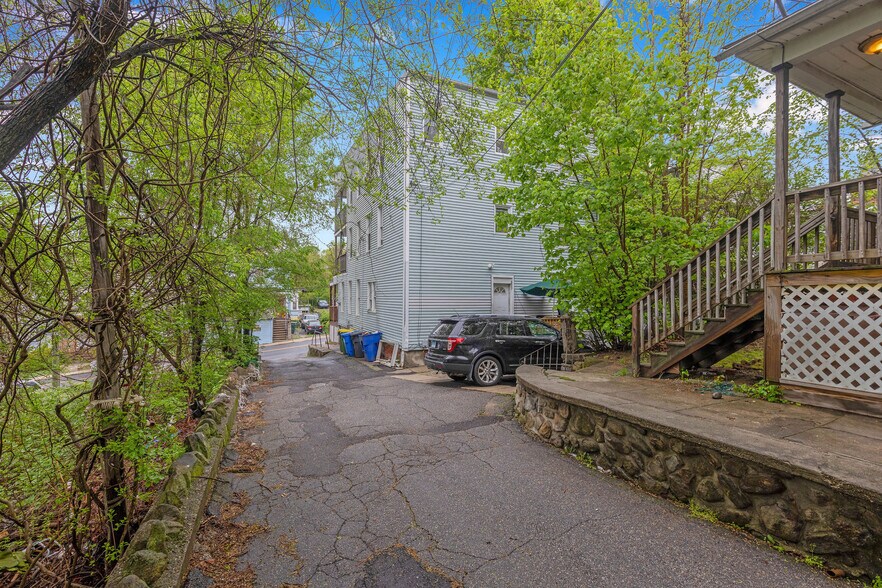 More Photos Of 46 Washington St, Waterbury Apartments For Sale