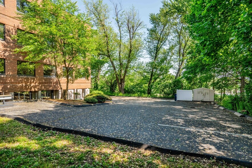 More Photos Of 2751 Dixwell Ave, Hamden Office For Sale