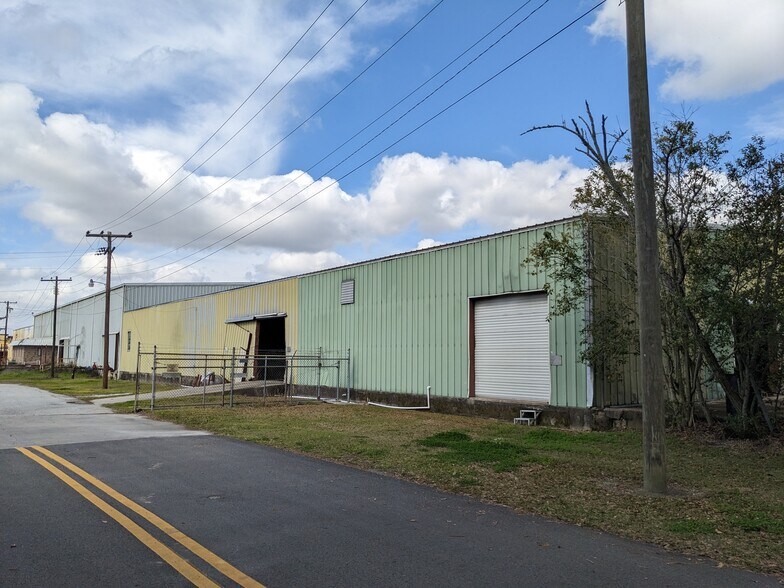 More Photos Of 314 N Maple St, Adel Manufacturing For Sale