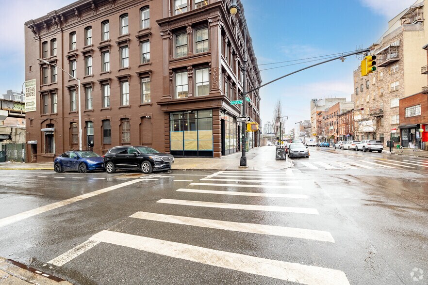 Primary Photo Of 183-195 Broadway, Brooklyn Coworking Space