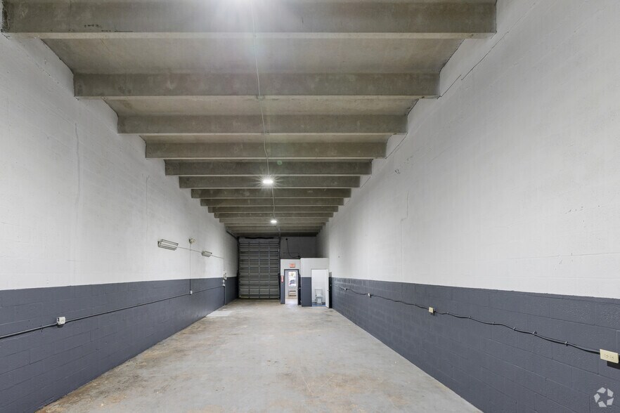 More Photos Of 3820 NW 135th St, Opa-locka Warehouse For Lease