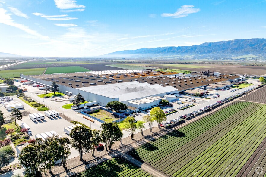 Primary Photo Of 340 El Camino Real South, Salinas Distribution For Lease