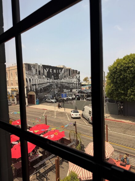 More Photos Of 58 Windward Ave, Venice Storefront Retail Office For Lease