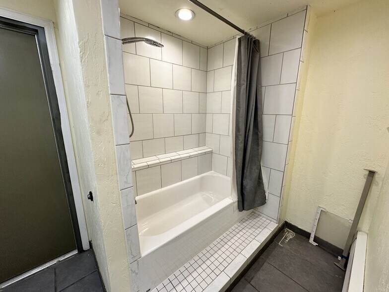 More Photos Of 2201 Lake Ave, Thornton Warehouse For Sale