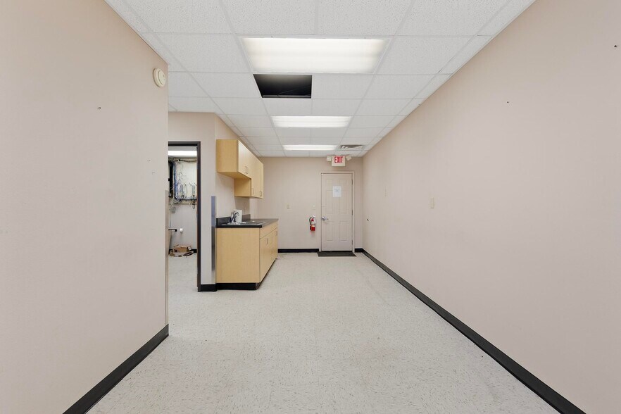 More Photos Of 327 E Airport Dr, Carthage Medical For Sale