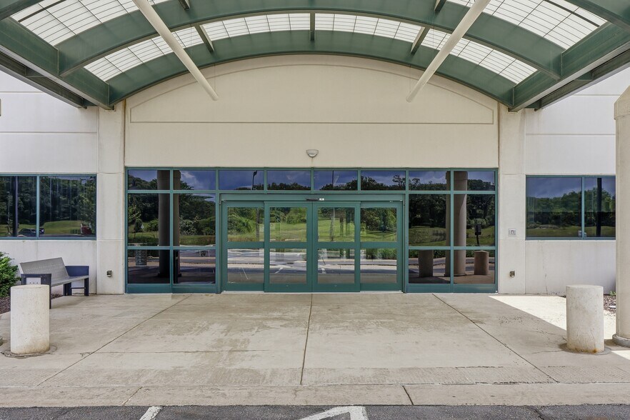 More Photos Of 2150 Gettler St, Dyer Medical For Lease