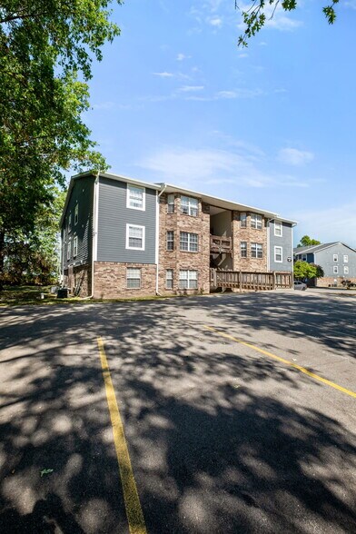 More Photos Of 101-103 Whitsell Way, Granite City Apartments For Sale