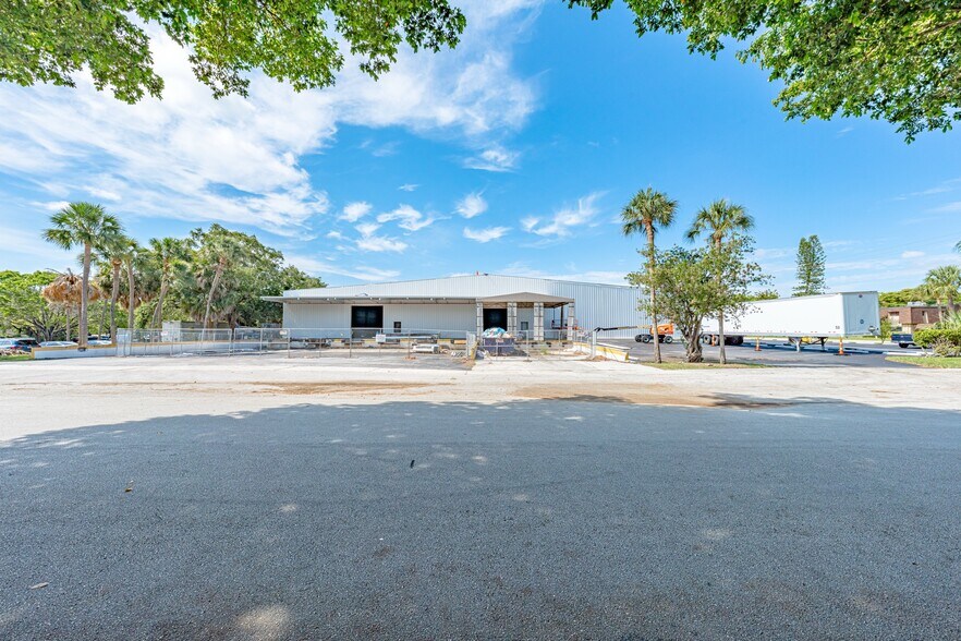 More Photos Of 198 Lock Rd, Deerfield Beach Warehouse For Lease