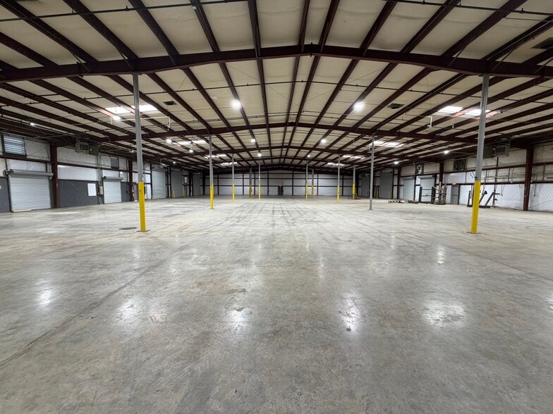 More Photos Of 214 Industrial Park Dr, Soddy-Daisy Manufacturing For Lease