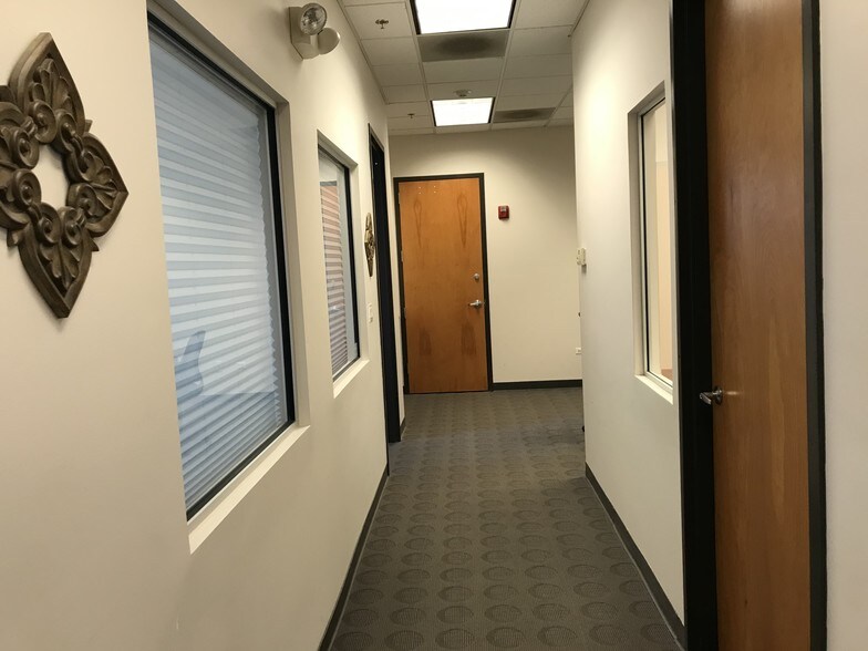 More Photos Of 9 Crystal Lake Rd, Lake In The Hills Office For Lease