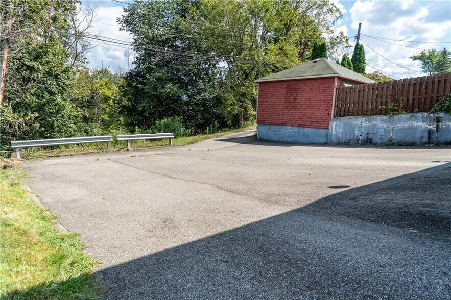 More Photos Of 2860 Perrysville Ave, Pittsburgh Funeral Home For Sale