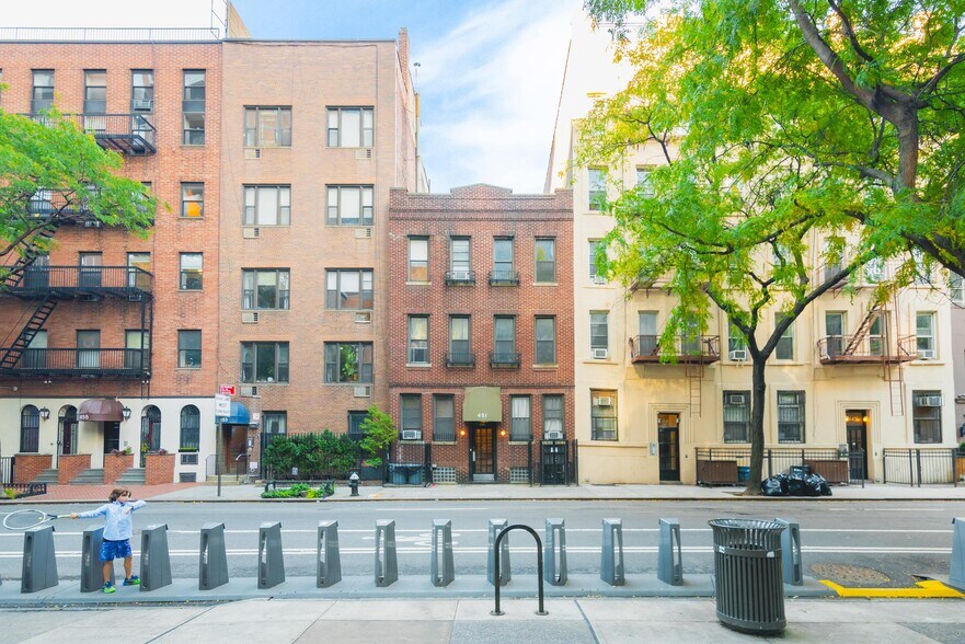 More Photos Of 451 W 43rd St, New York Multifamily For Sale