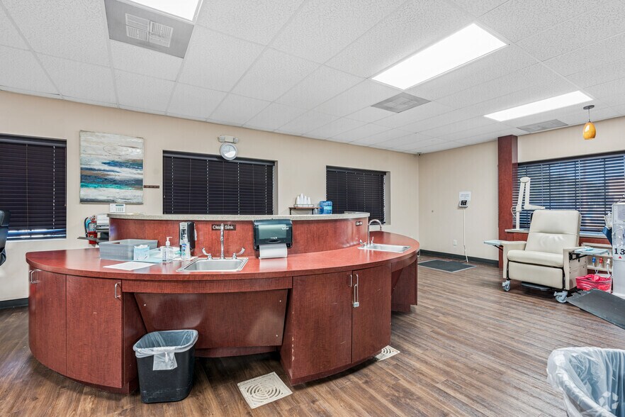 More Photos Of 5603 Highway 6, Missouri City Freestanding For Lease