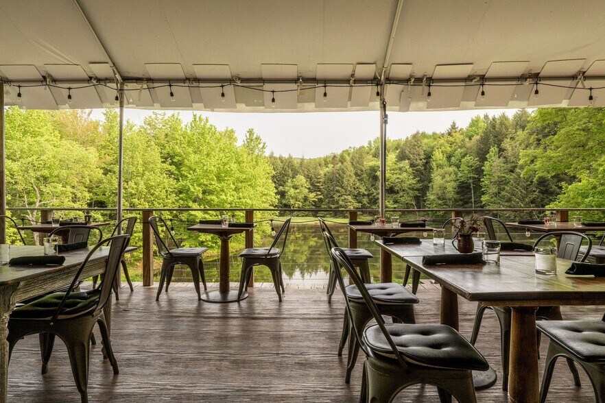 More Photos Of 102 Main St, Jefferson Hotel For Sale