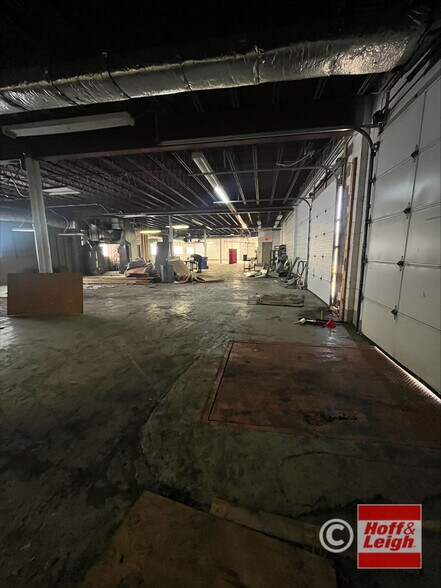 More Photos Of 2302 Hamilton Ave, Cleveland Flex For Sale