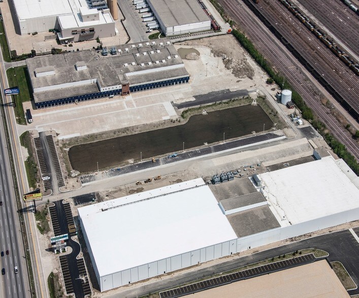 More Photos Of 575 Northwest Ave, Northlake Refrigeration Cold Storage For Lease