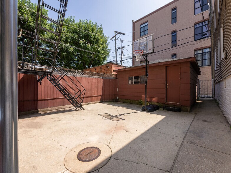 More Photos Of 1303 W Ohio St, Chicago Apartments For Sale