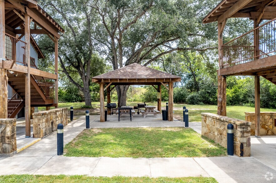 More Photos Of 4392 S Highway 181, Kenedy Apartments For Sale