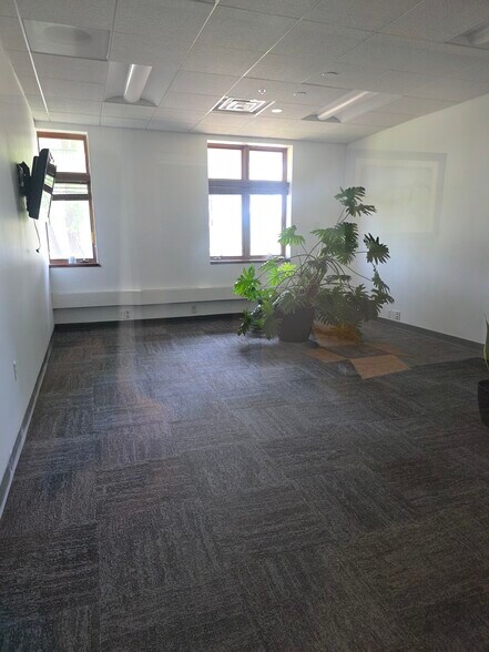 More Photos Of 4493 Walden Ave, Lancaster Office For Sale