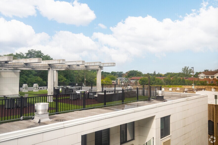 More Photos Of 11 Grace Ave, Great Neck Office For Lease