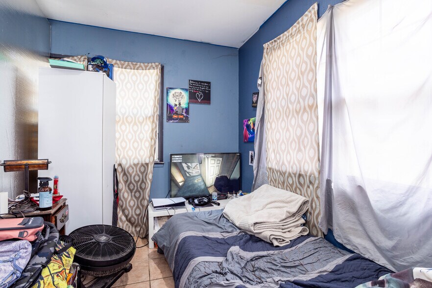 More Photos Of 6402 Graves Ave, Van Nuys Apartments For Sale