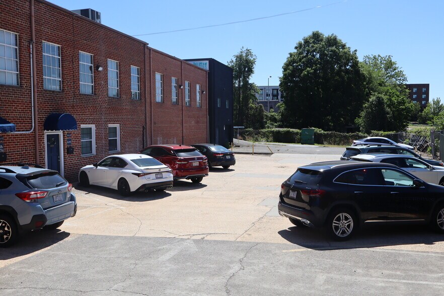 More Photos Of 939 Burke St, Winston-Salem Office For Lease