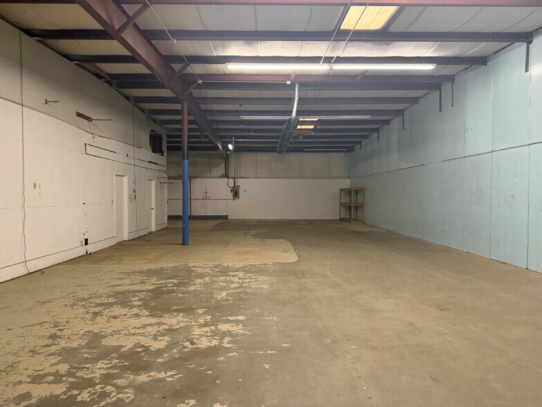 More Photos Of 3305 S 66th Avenue Cir, Omaha Warehouse For Lease