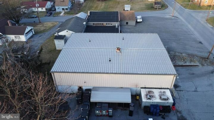More Photos Of 122 Beech St, Carlisle Light Distribution For Lease