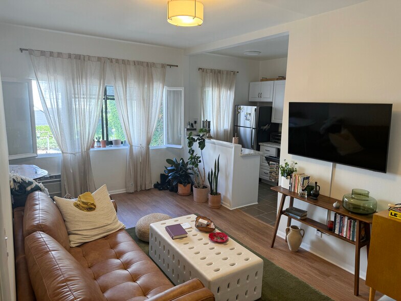 More Photos Of 822 Hayworth Ave, Los Angeles Apartments For Sale