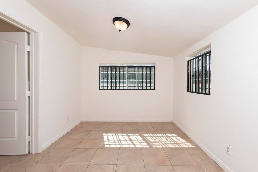 More Photos Of 31 Fulton Ave, Pasadena Light Manufacturing For Sale