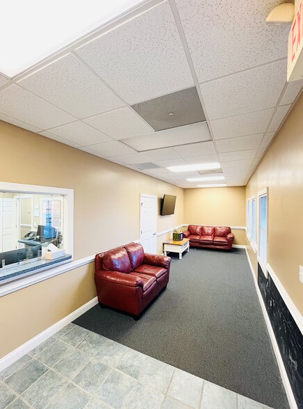 More Photos Of 172 Linden Dr, Winchester Office For Sale