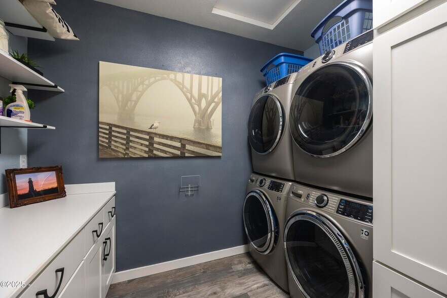 More Photos Of 4925 NW Woody Way, Newport Specialty For Sale