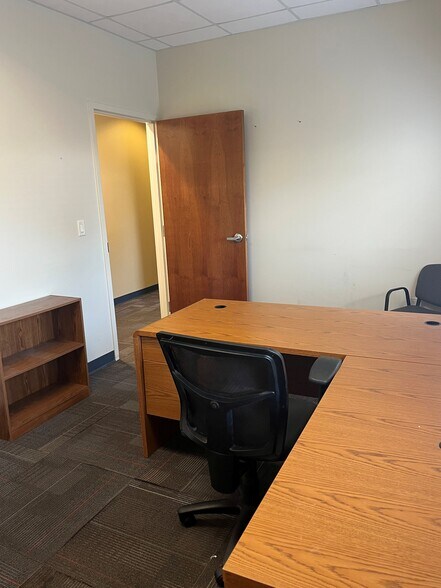 More Photos Of 6510 125th Ave N, Largo Manufacturing For Lease