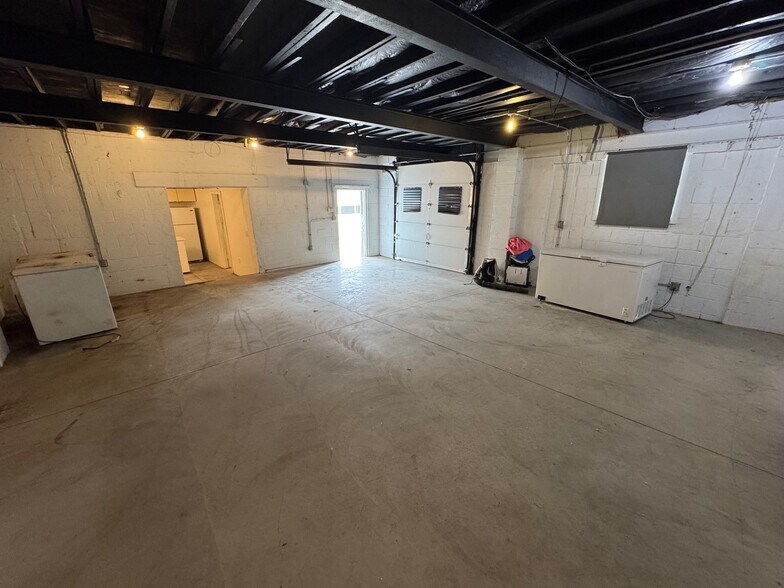 More Photos Of 4500-4508 E 27th St, Kansas City Service For Lease