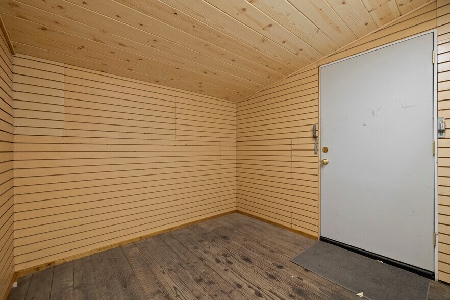 More Photos Of 1137 CA-4 Hwy, Arnold General Retail For Sale