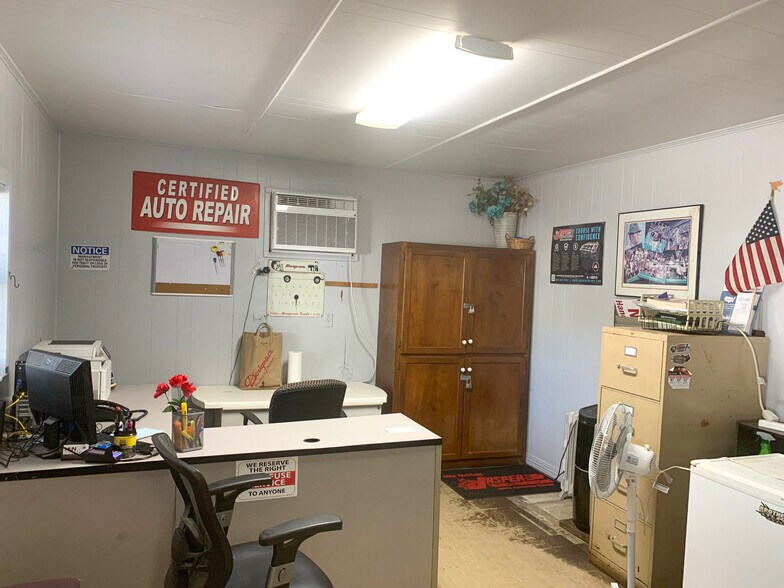 More Photos Of 7010 Moffett Rd, Mobile Industrial For Sale