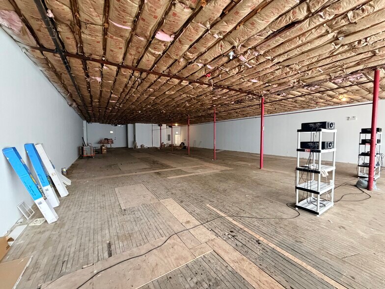 More Photos Of 1122-1126 W Bryn Mawr Ave, Chicago Storefront For Sale